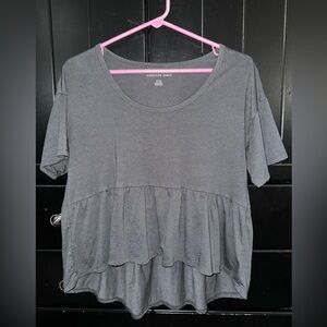 American Eagle Flowy Gray Tshirt